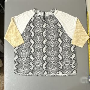 Lovely Souls Womens M Gray White Yellow Snake Print Raglan 3/4 Sleeve Top